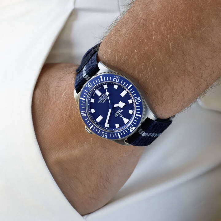 Tudor M25707b 0001 2