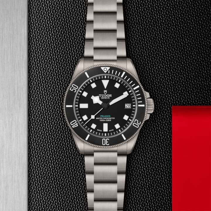 M2543c1a7nu 0001 Flatlay Std